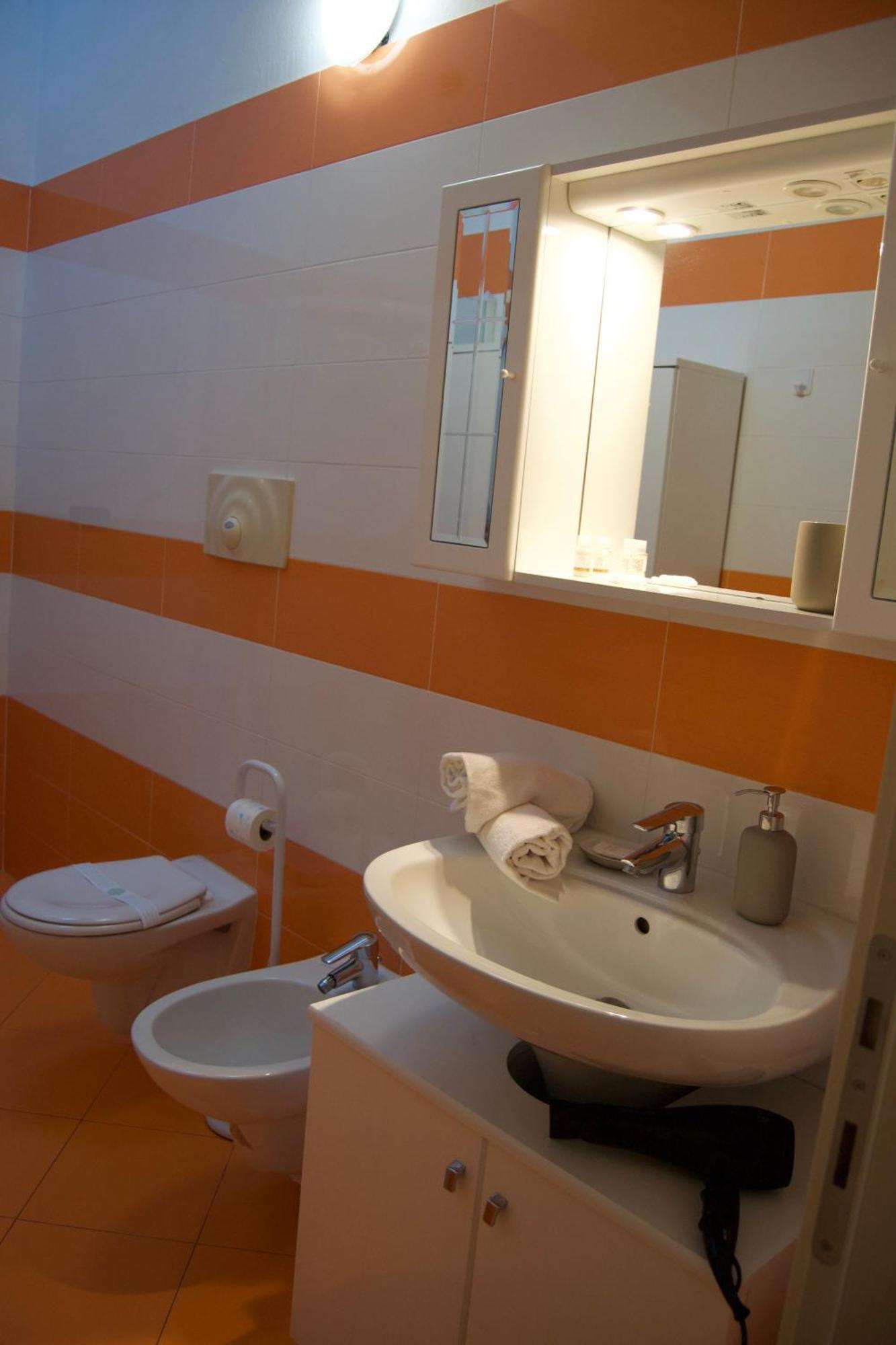 Apartamento Casa Viola, Deliziosa Mansarda In Centro Storico Módena Exterior foto